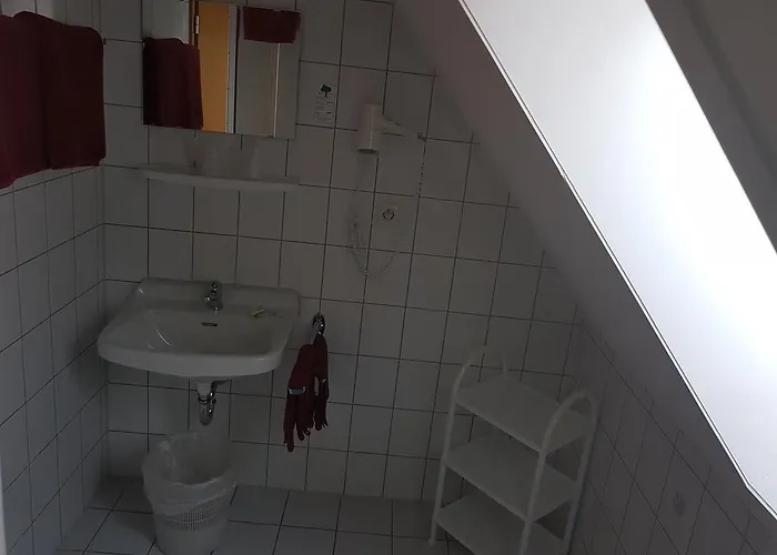 Zum Grünen Wald Pensión 3*