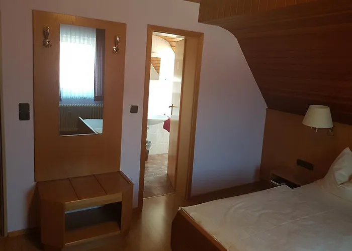 Zum Grünen Wald Pensión Feuchtwangen